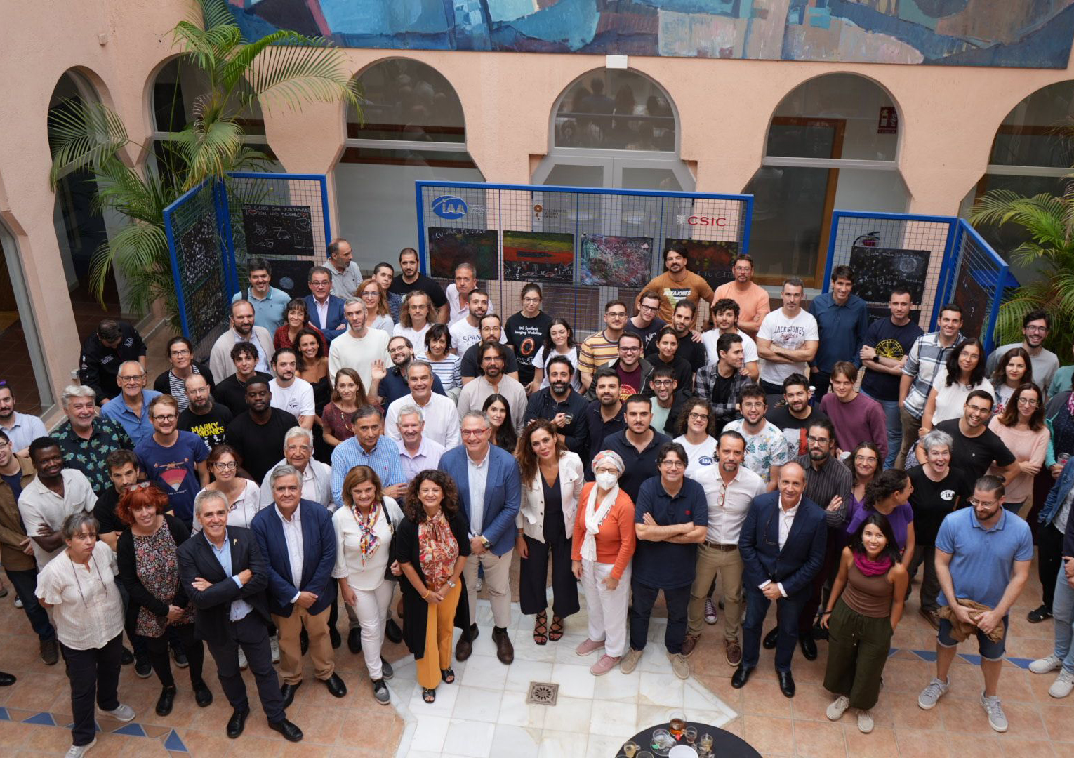 El Instituto de Astrofísica de Andalucía recibe la visita de Juan Carlos Cortés, director de la Agencia Espacial Española