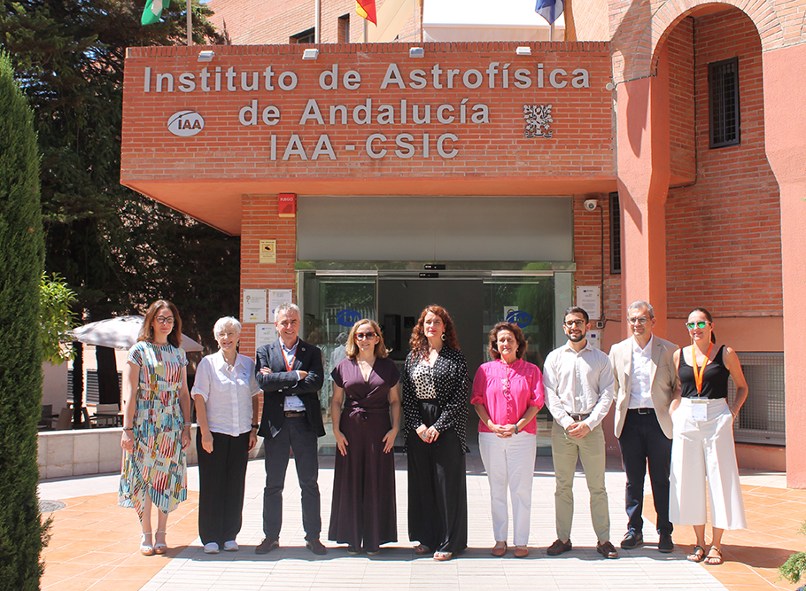 La presidenta del CSIC visita el Instituto de Astrofísica de Andalucía y la Estación Experimental del Zaidín en Granada